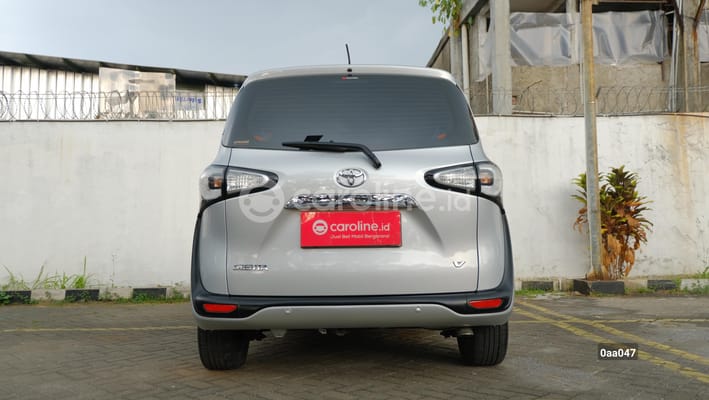 Toyota Sienta 2016