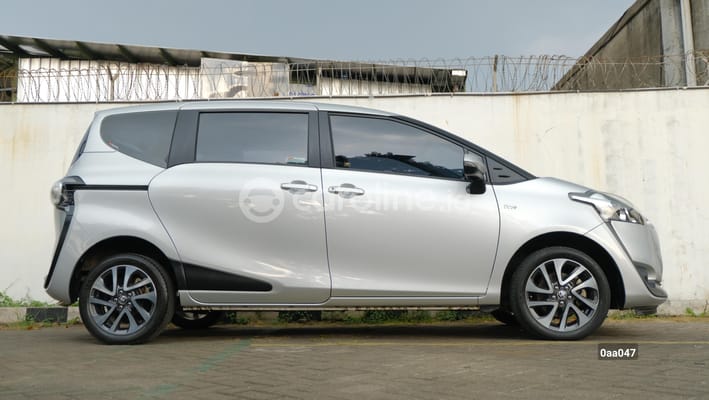 Toyota Sienta 2016