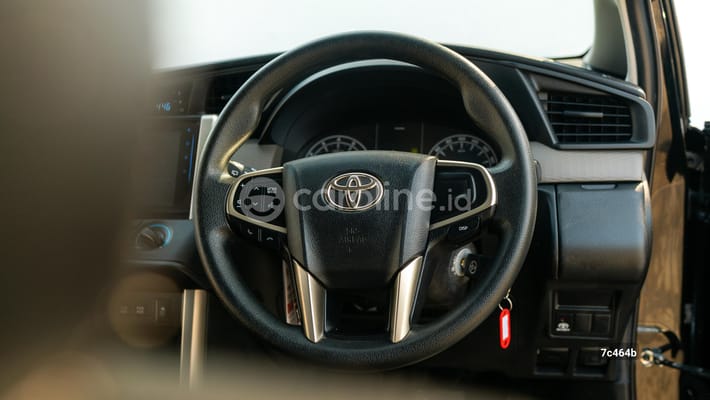 Toyota Innova 2021