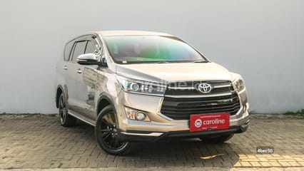 Toyota Innova VENTURER 2.0 2019