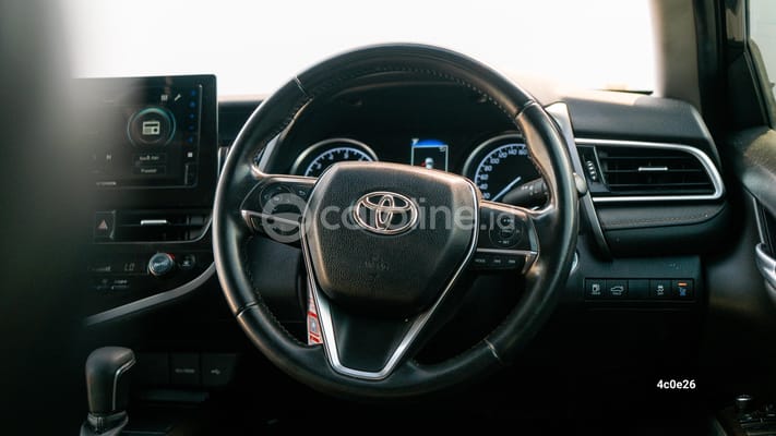Toyota Camry 2021