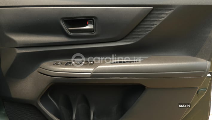 Daihatsu Xenia 2024