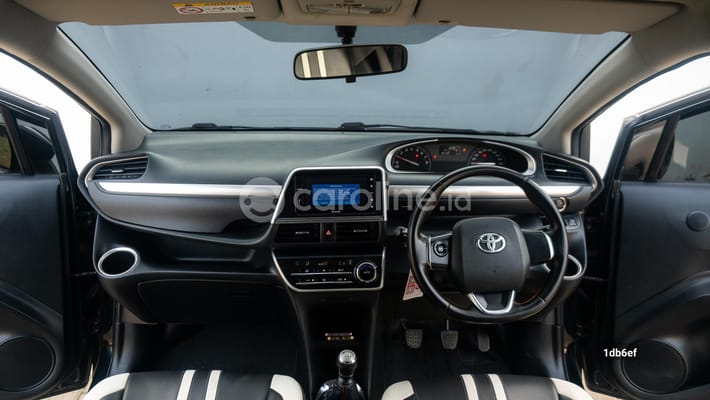 Toyota Sienta 2017