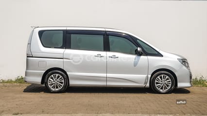 Jual Mobil Nissan Serena HWS 2.0 2017 Bekas Kota Bekasi