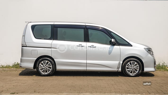Jual Mobil Nissan Serena HWS 2.0 2017 Bekas Kota Bekasi