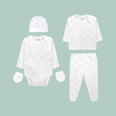 Ajuar 5 piezas crema/rosa