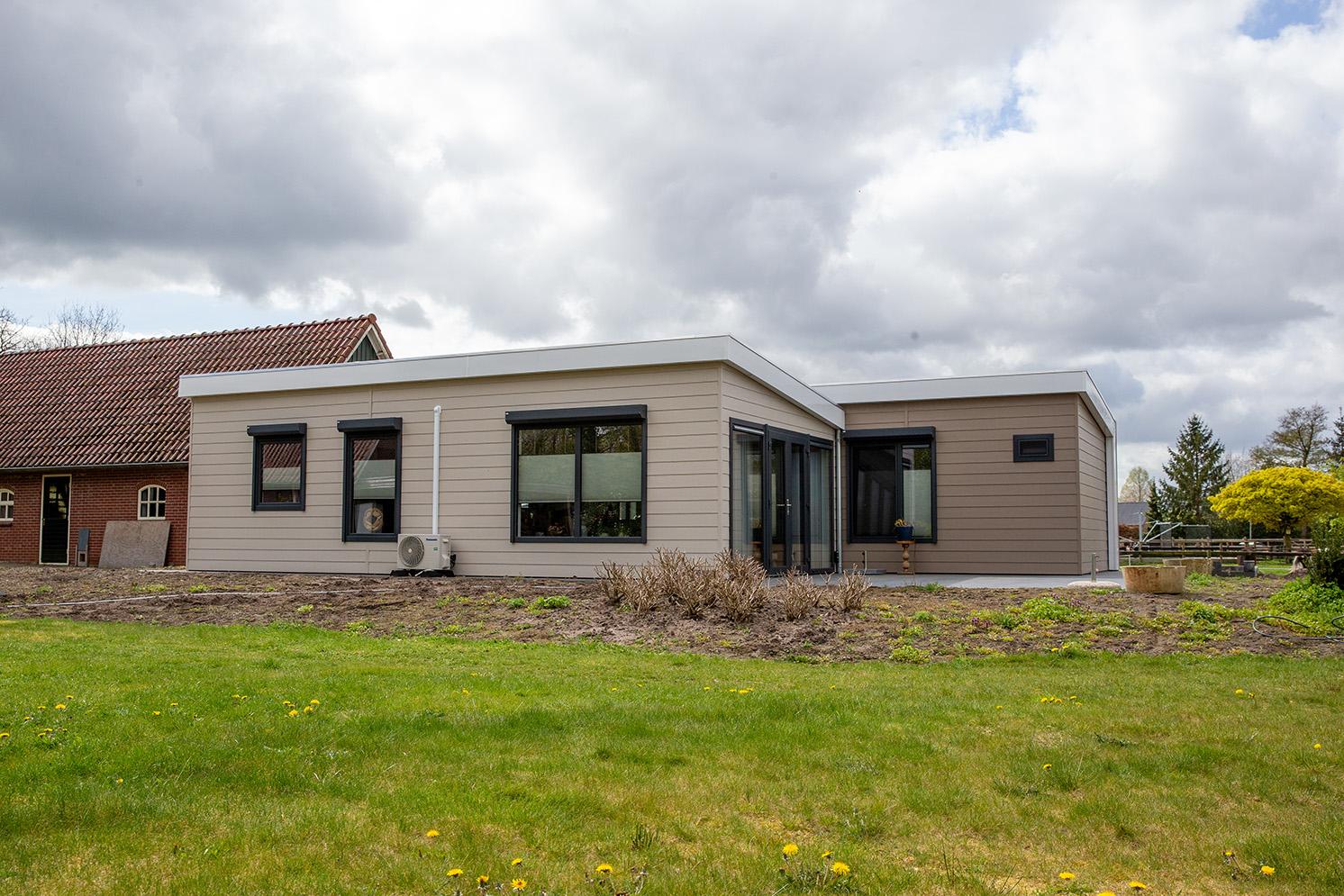 Mantelzorgwoning Model Klaproos – 2 kleuren kunststof buitenbekleding
