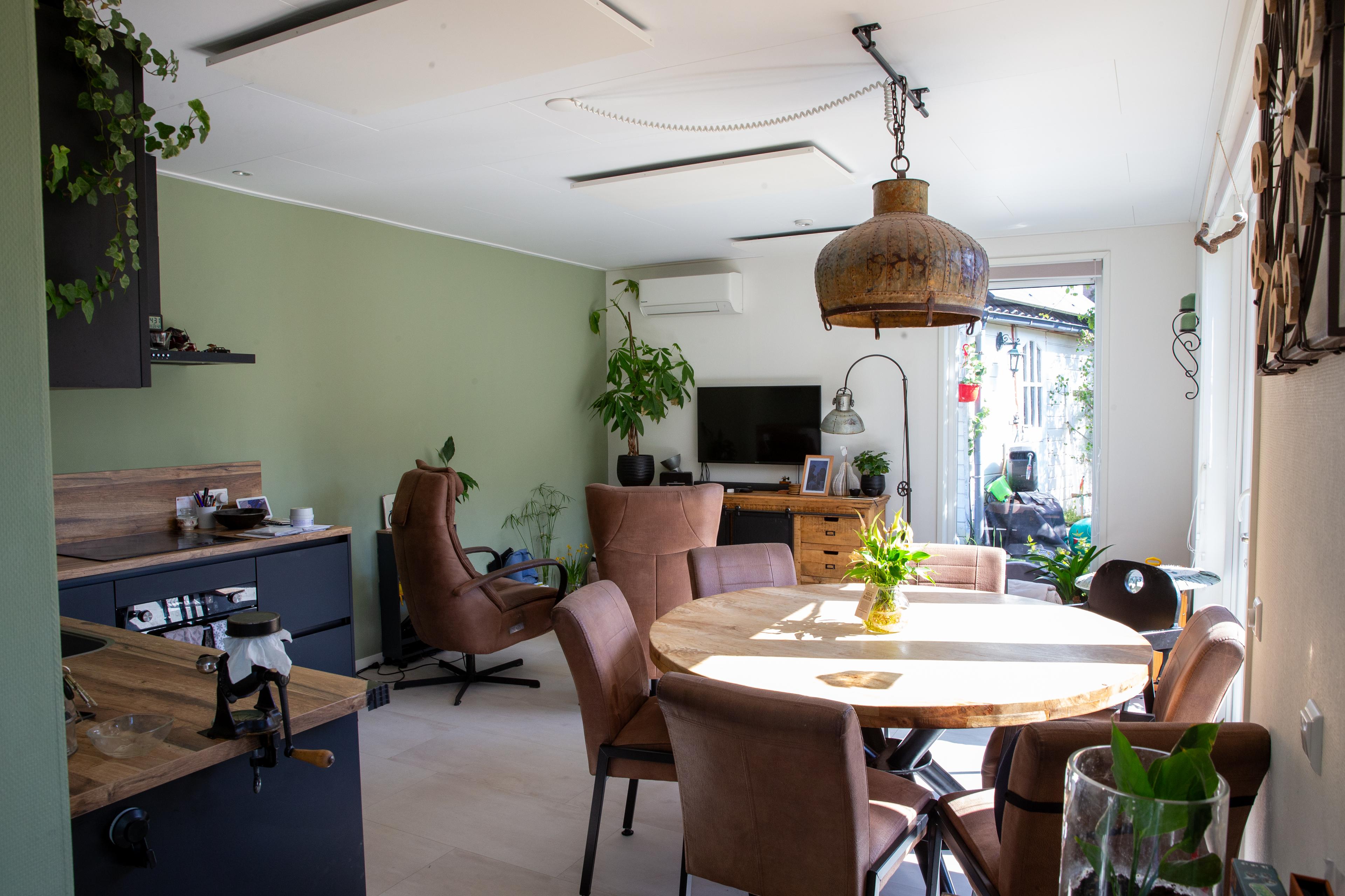 Gezellige woonkamer met open keuken