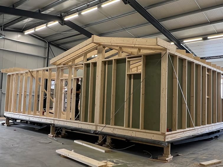 Productie van een mantelzorgwoning in de fabriek
