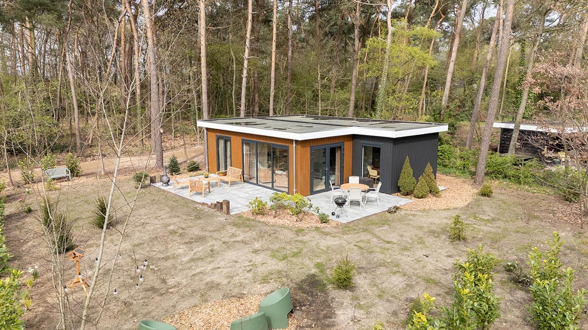Mantelzorg - recreatie woning Model Narcis – in bos geplaatst