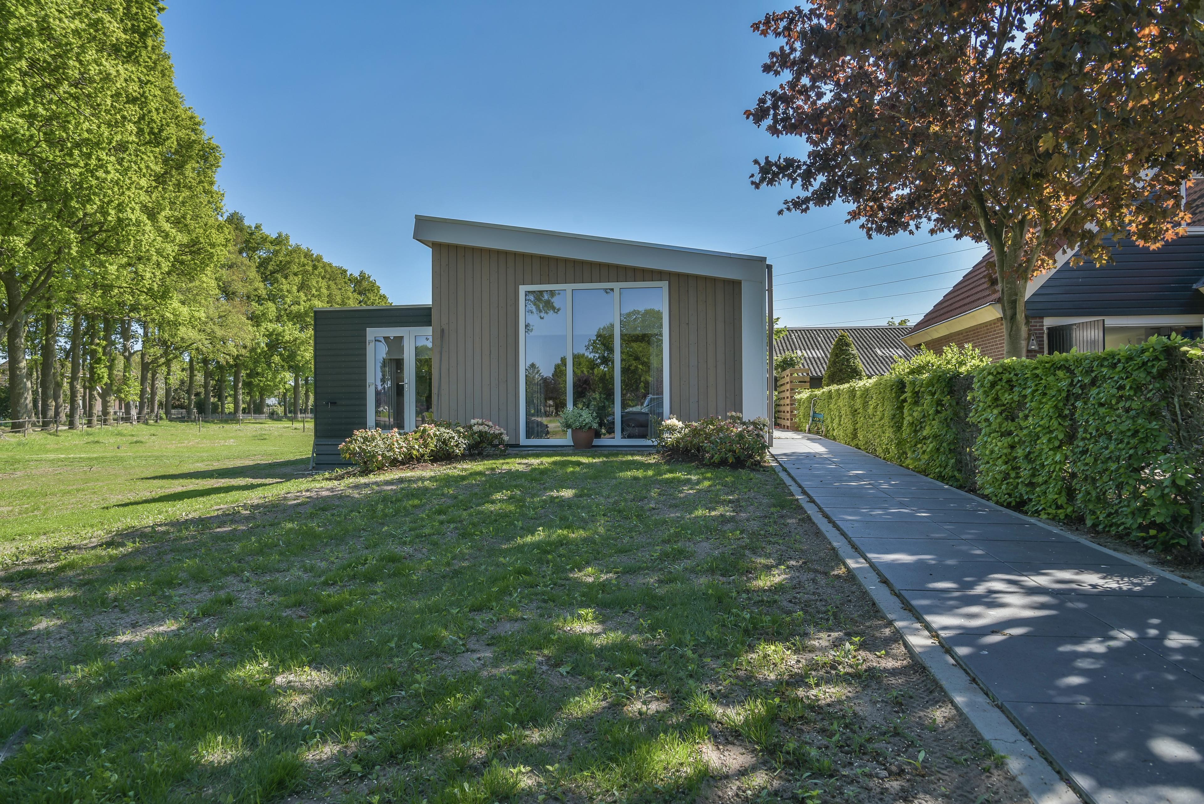 Mantelzorgwoning Model - Lupine - lessenaar met aanbouw voorzien van plat dak