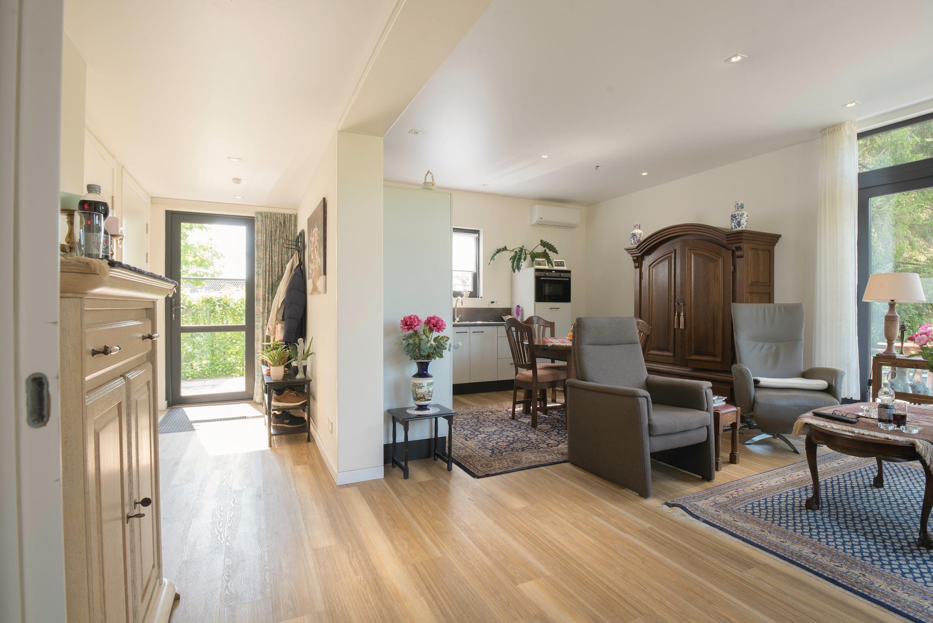 Mantelzorgwoning Model Anjer - woonkamer mer PVC vloer 