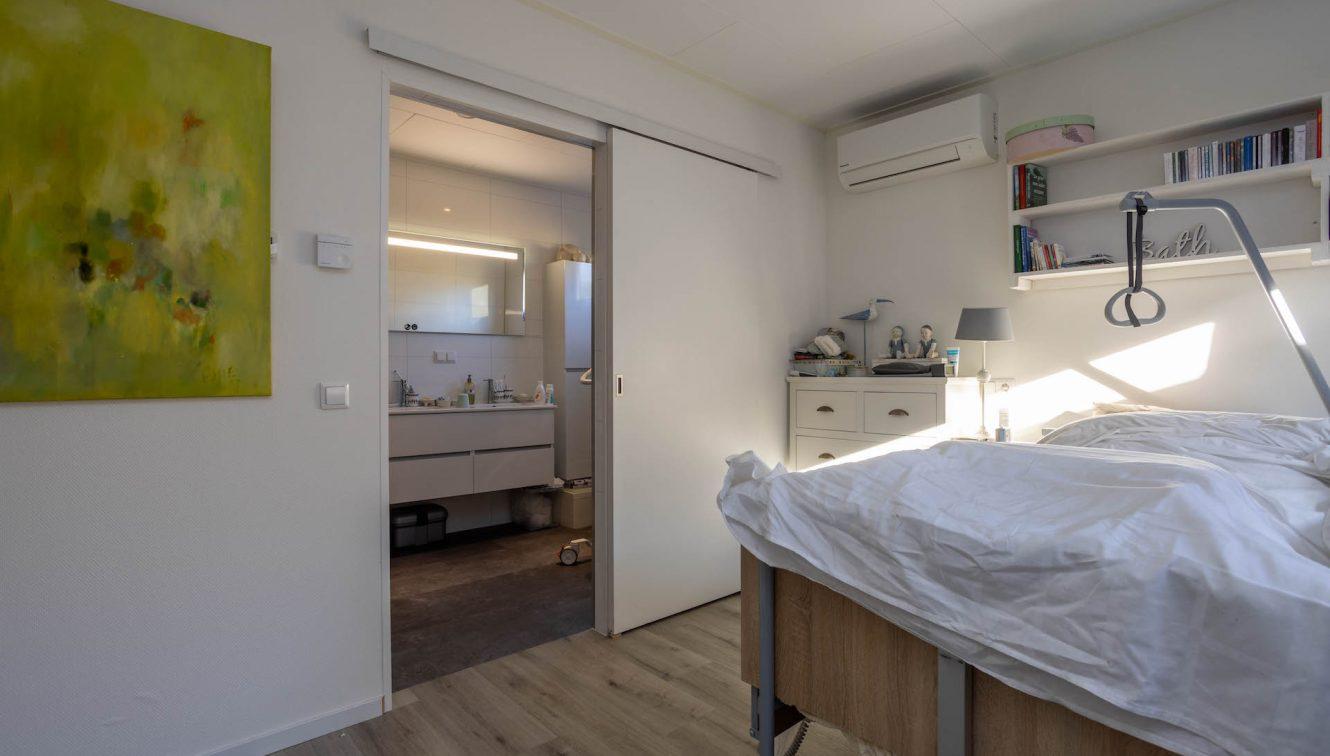 Mantelzorgwoning Model Hortensia – schuifdeur naar badkamer 