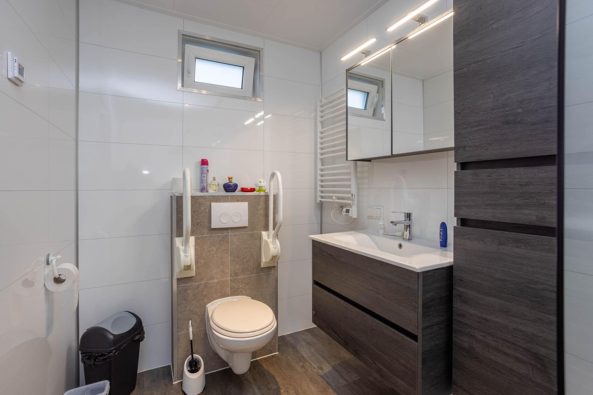 Mantelzorgwoning Model Pioen – toilet voor zorg
