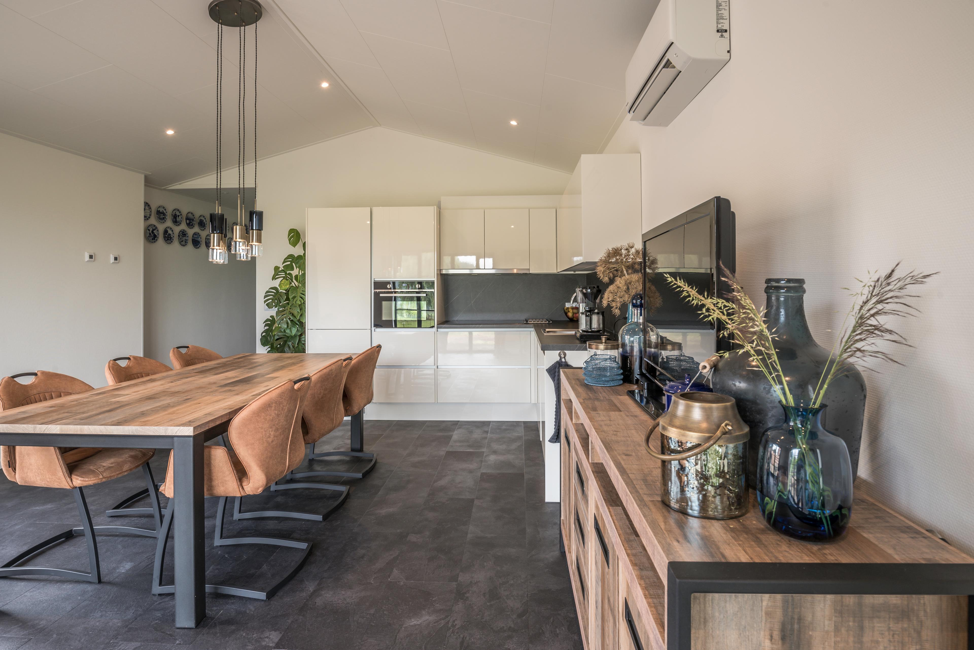 Mantelzorgwoning Model - Sering - woonkamer met puntdak