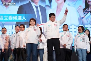 黃珊珊（左）、黃國昌（右）。民眾黨拿下不分區立委8席。圖來源：台灣民眾黨