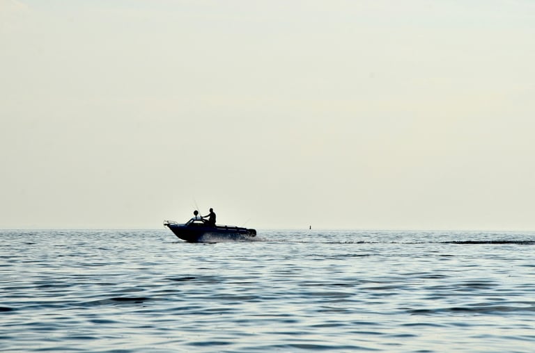 中國漁船創入金門海域，拒檢後再逃離過程翻覆、兩人死亡