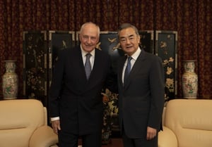 中國外交部長王毅、前澳洲總理吉亭（Paul Keating）