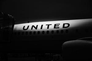 聯合航空 white and black airplane during night time
