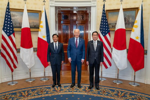 美國總統拜登（Joe Biden）、日本首相岸田文雄和菲律賓總統小馬可仕（Ferdinand Marcos Jr.）