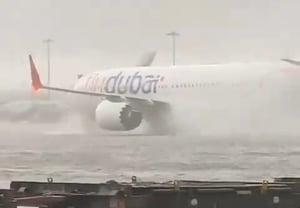 阿拉伯遇75年來最大暴雨 杜拜機場淹水、阿曼18人罹難