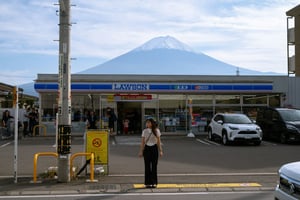 日本便利超商LAWSON河口湖站前店