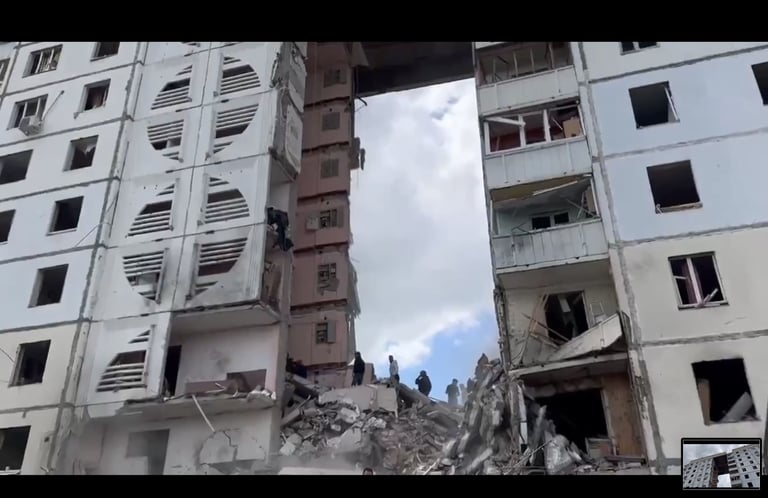 俄羅斯公寓遭烏克蘭飛彈炸垮 釀7死17傷