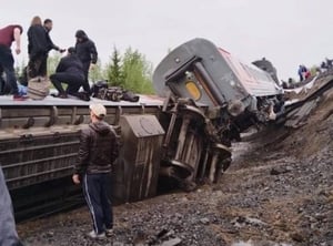 俄聯邦科米共和國火車出軌翻覆 至少70傷