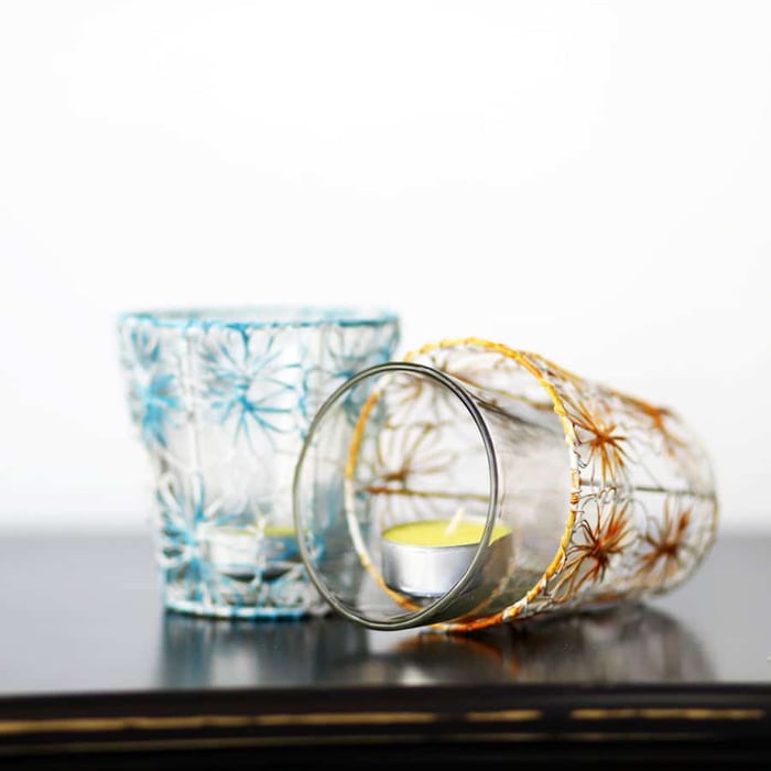 Bicchiere per tealight con portabicchiere in filo d’acciaio intrecciato, 2 colori 2