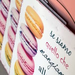Targhe in latta Macaron, disponibili con 3 frasi motivazionali differenti