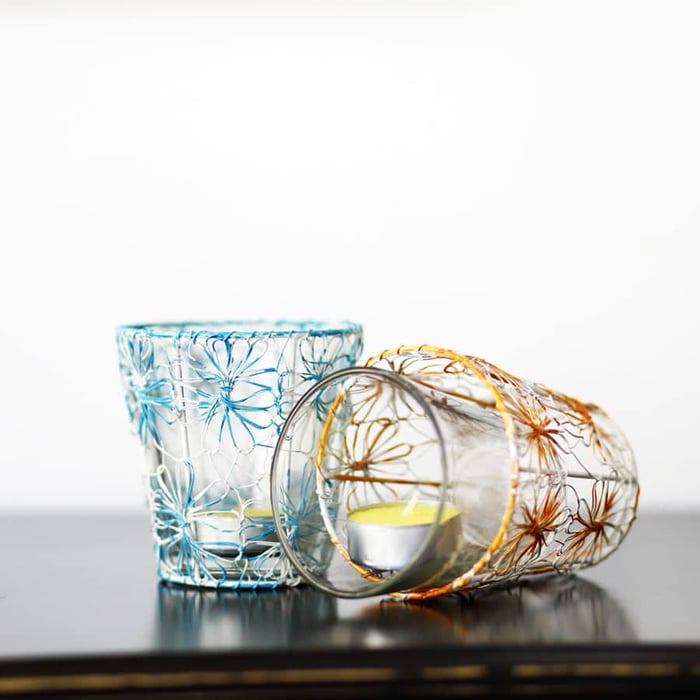 Bicchiere per tealight con portabicchiere in filo d’acciaio intrecciato, 2 colori 7