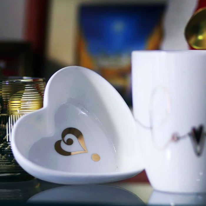 Set tazza e ciotola cuore porcellana decori oro 2