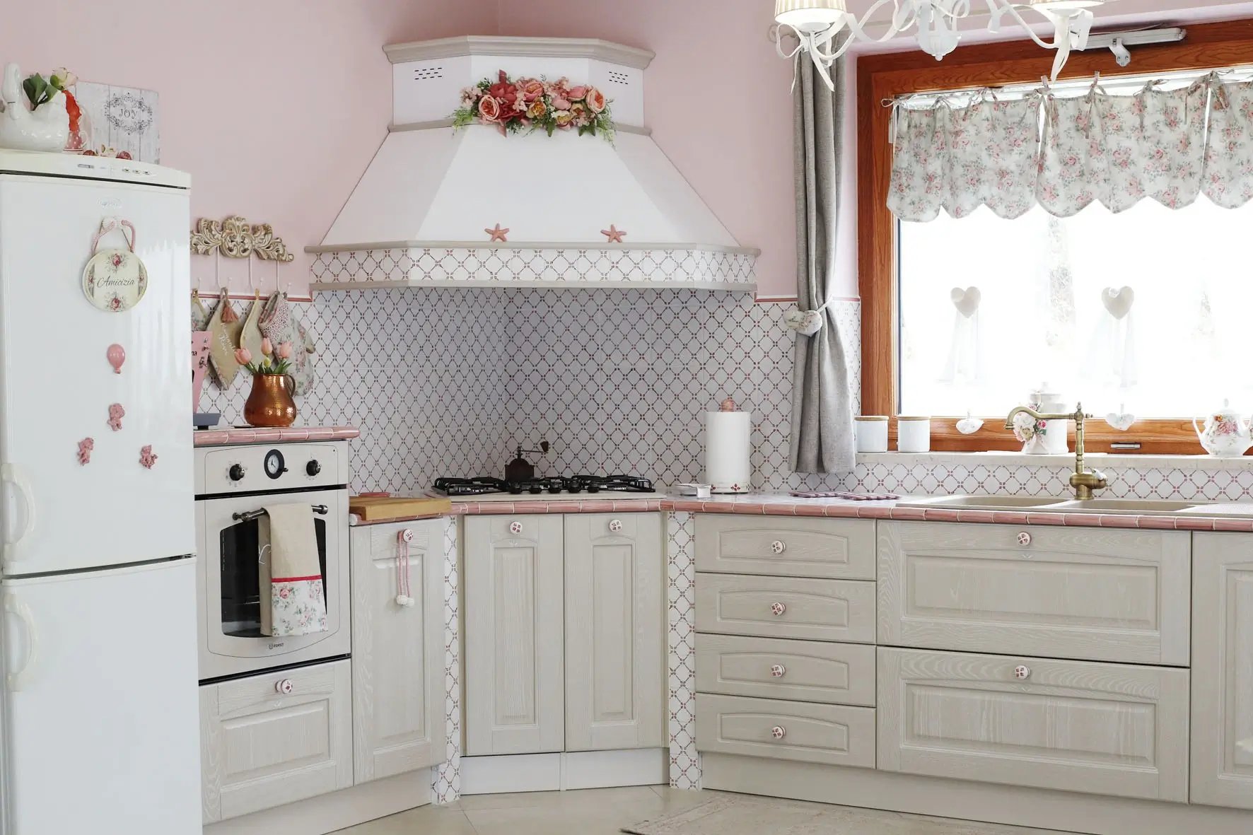 Cucina angolare country chic in muratura