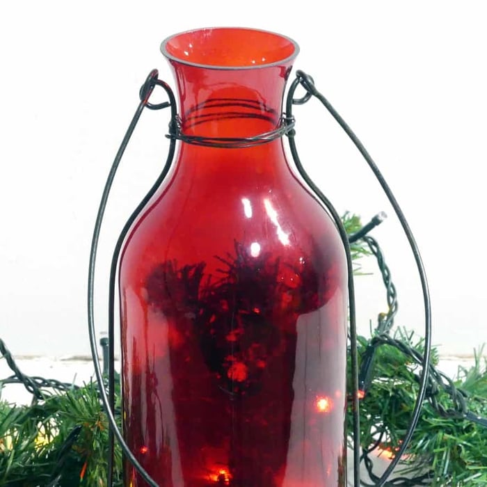 Bottiglia di vetro rossa appendibile porta tealight con manico in ferro 2
