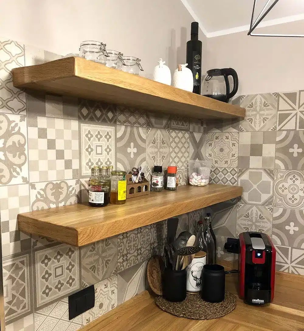 Cucina su misura in Stile Industrial: Il Calore del Rovere e l'Eleganza del Grigio Scuro 6