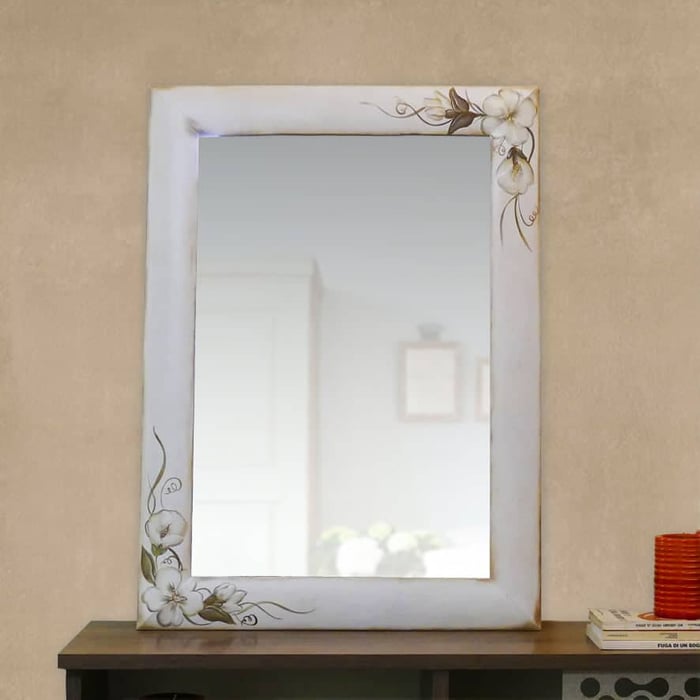 Specchio Yvonne con cornice in legno avorio anticato e dipinto, 52x72 cm 1