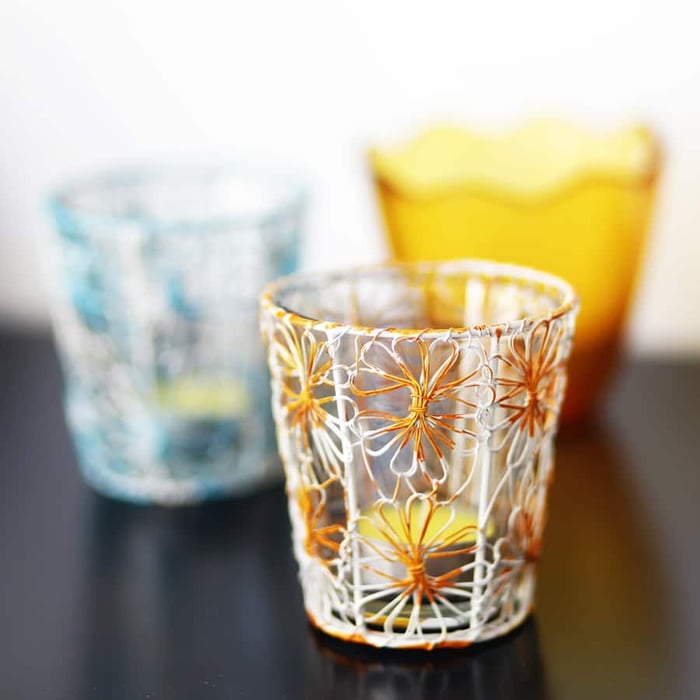 Bicchiere per tealight con portabicchiere in filo d’acciaio intrecciato, 2 colori 4