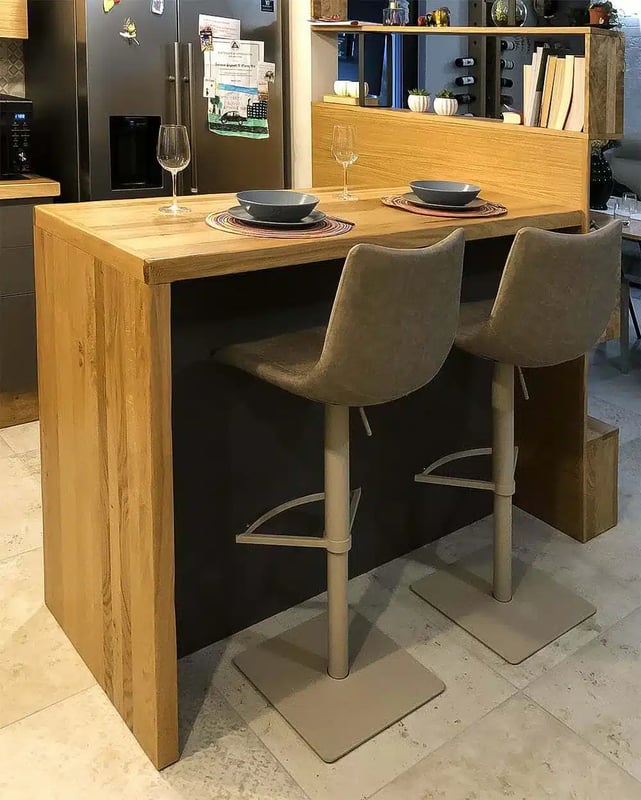 Cucina su misura in Stile Industrial: Il Calore del Rovere e l'Eleganza del Grigio Scuro 4