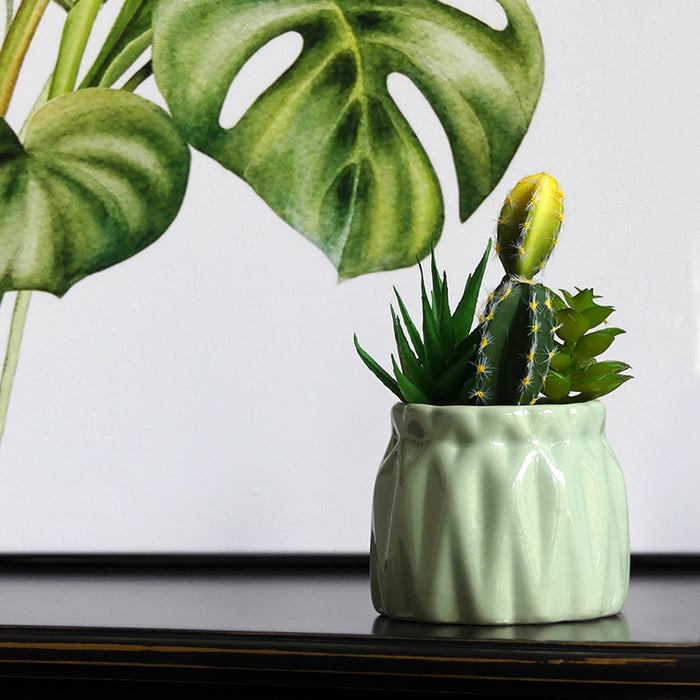 Set 3 vasetti di ceramica lucida colorata con piantine artificiali - immagine 2