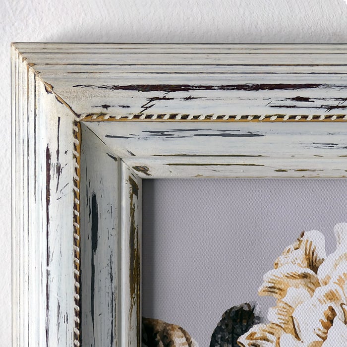 Quadro peonia bianca, cornice bianca decapata oro - immagine 2