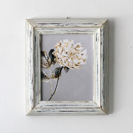 Quadro peonia bianca, cornice bianca decapata oro