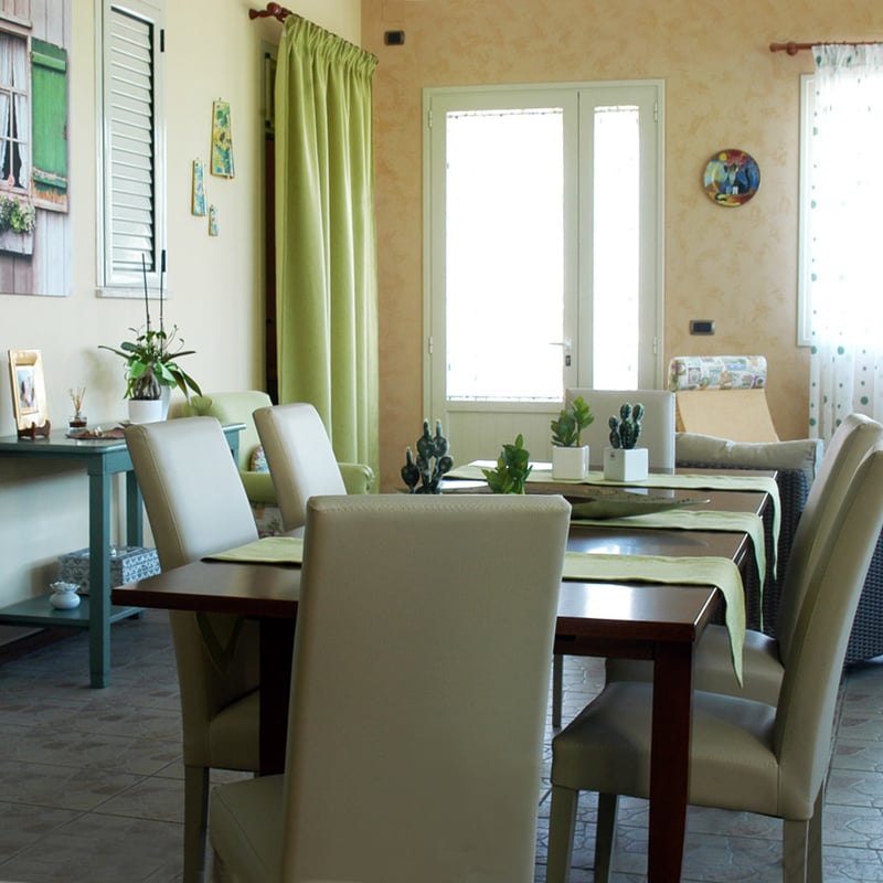 Ammodernamento di un salone con Mobili di Famiglia Rivisitati: Un Progetto di Restyling dal Cuore Antico 2 Ammodernamento di un salone con Mobili di Famiglia Rivisitati: Un Progetto di Restyling dal Cuore Antico 2