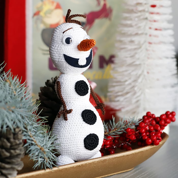 Pupazzo Olaf, personaggio di Frozen in amigurumi - immagine 1