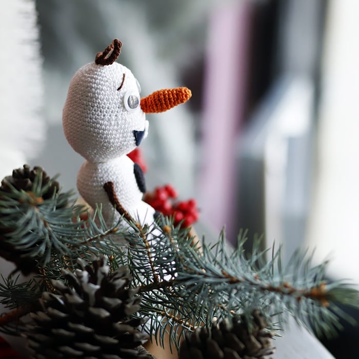 Pupazzo Olaf, personaggio di Frozen in amigurumi - immagine 2