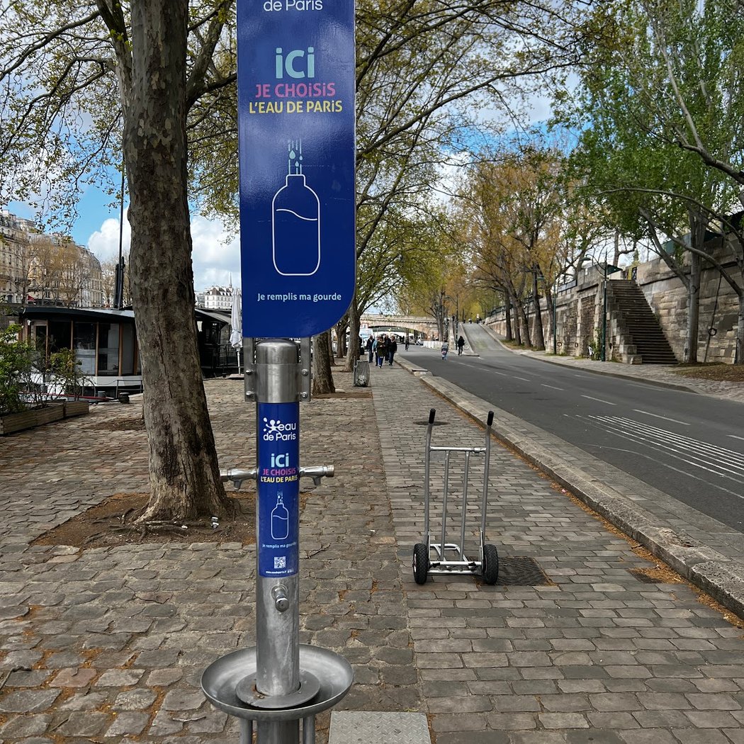 Free public Water fountain. Eau gratuite 1