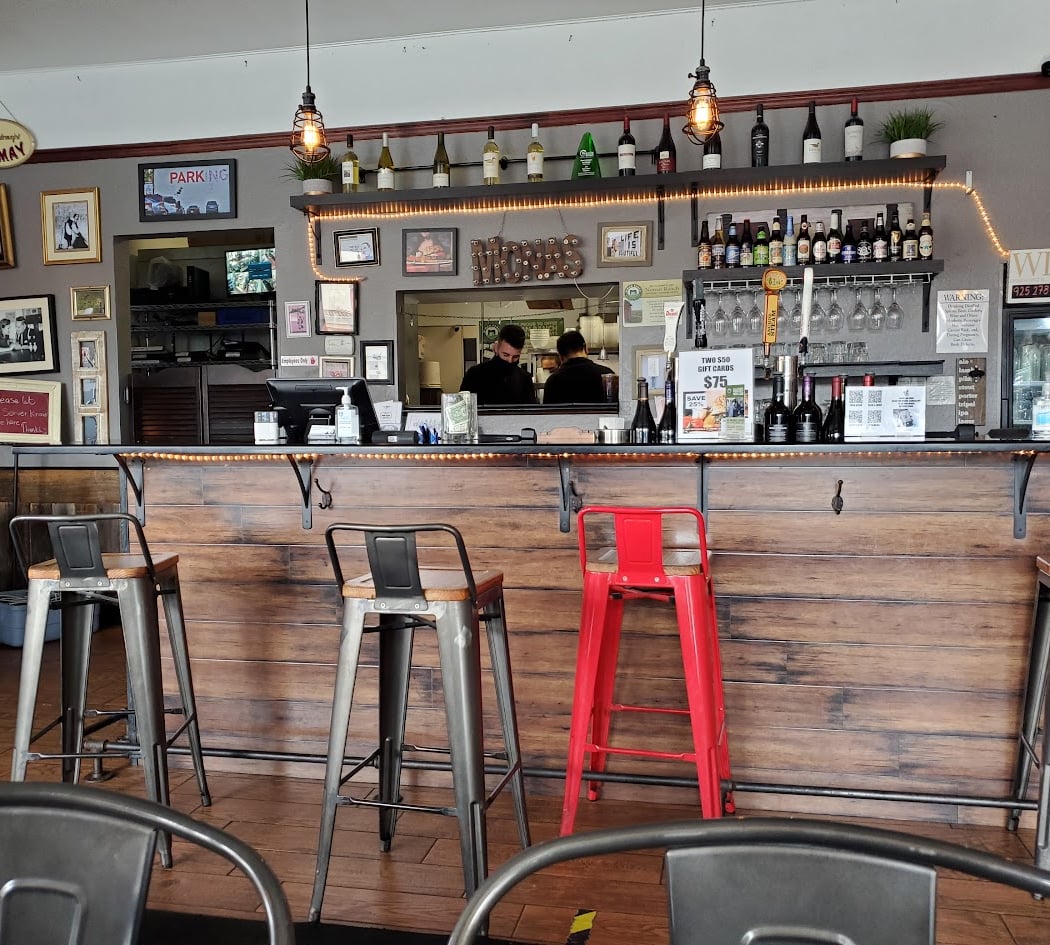 Mona's Burgers & Shakes 2