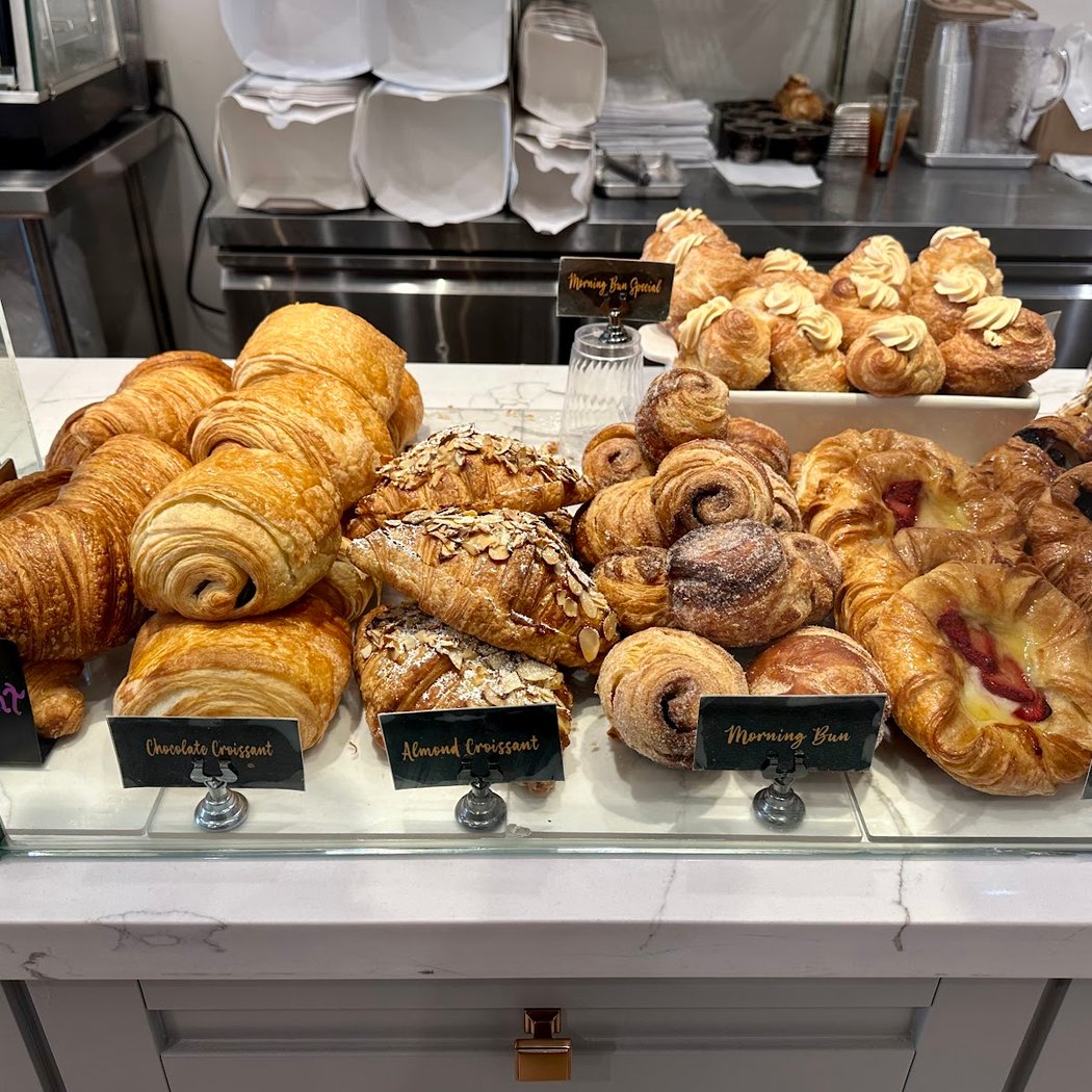 Le Paris Artisan & Gourmet Cafe 3