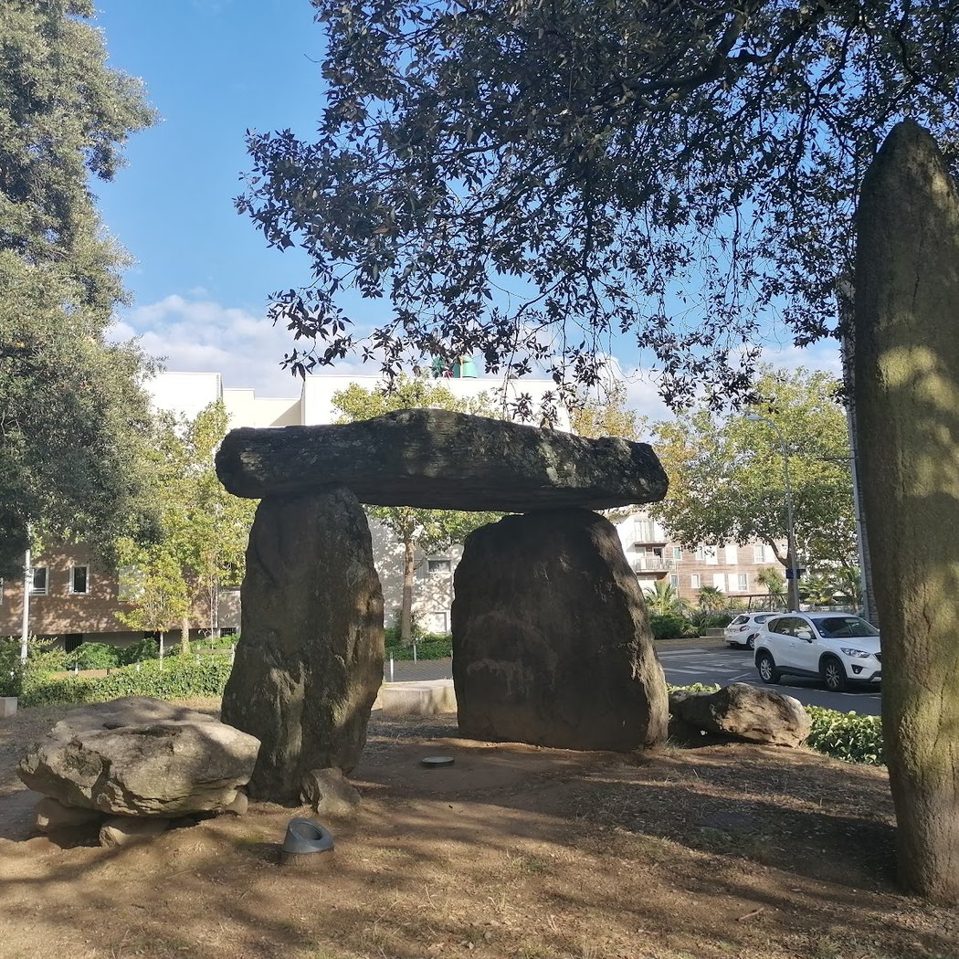 Les Trois Pierres dolmen 3