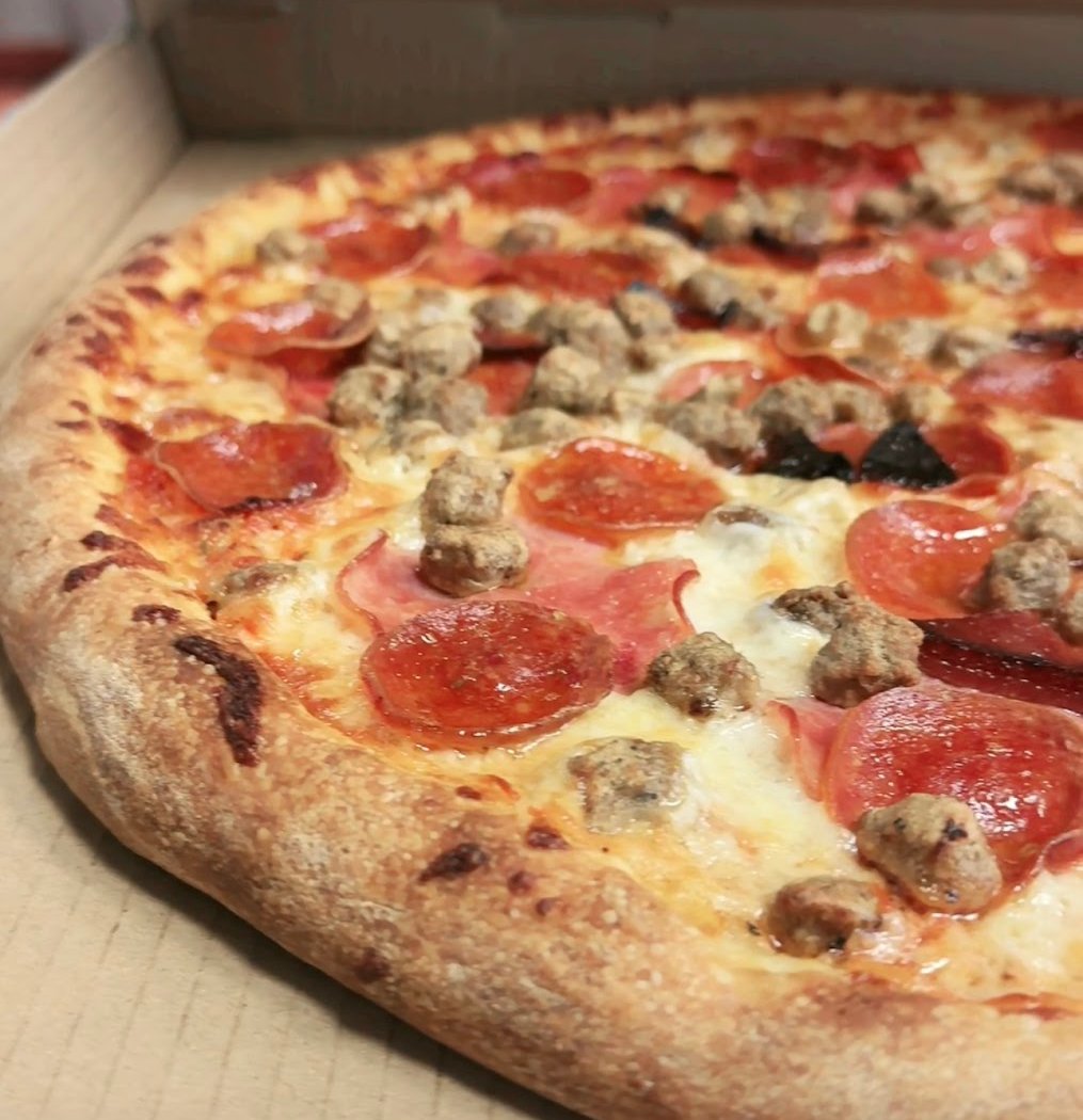 Hangout Pizza & Pub 3