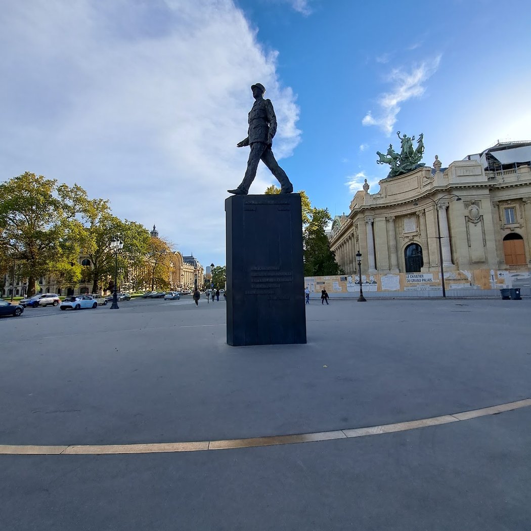Champs-Élysées Stroll 3